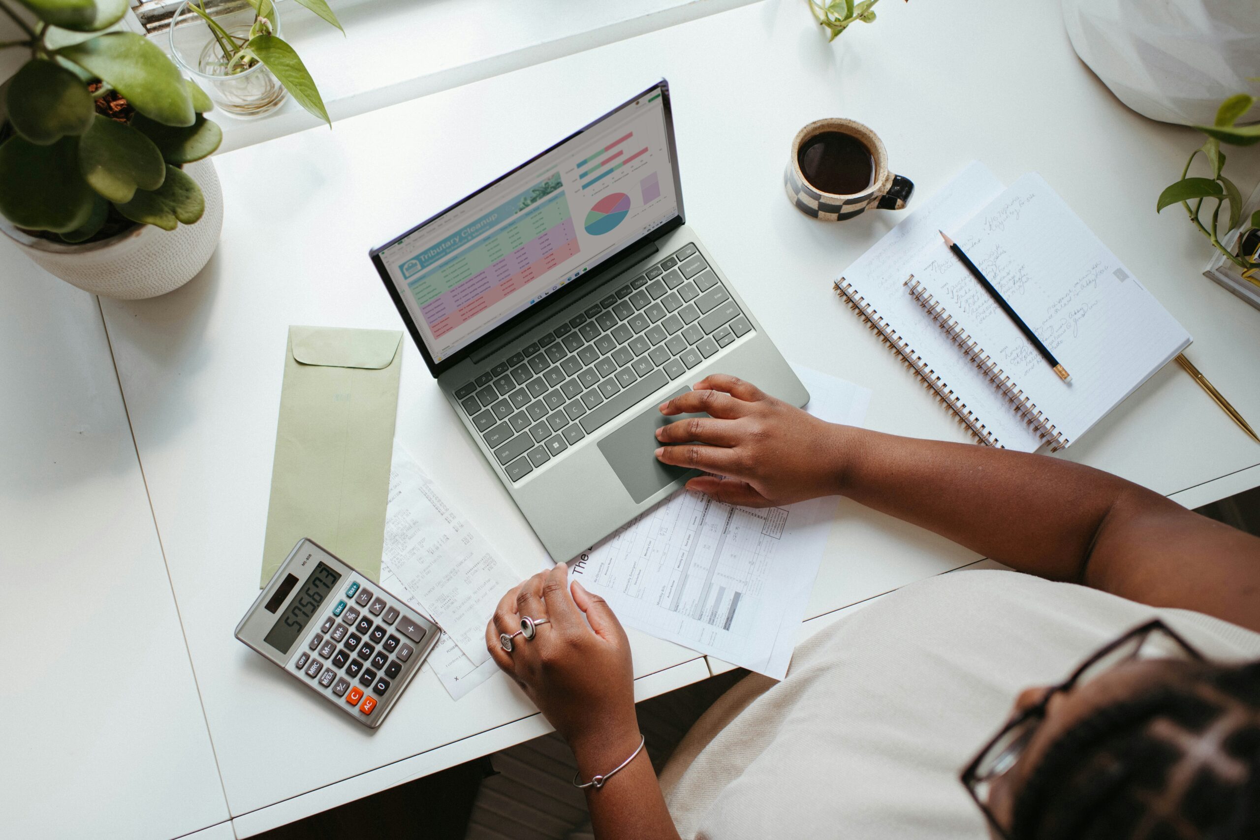 Entrepreneur reviewing finances on a laptop, representing the types of businesses in Uruguay that expats can start.